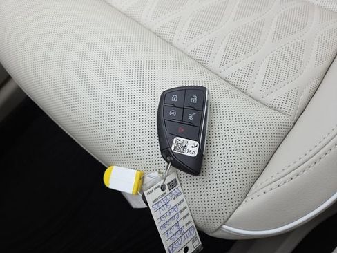 Used 2023 Buick Envision Avenir image 40