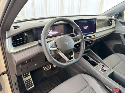 New 2026 Volkswagen Tiguan SE R-Line FWD image 4