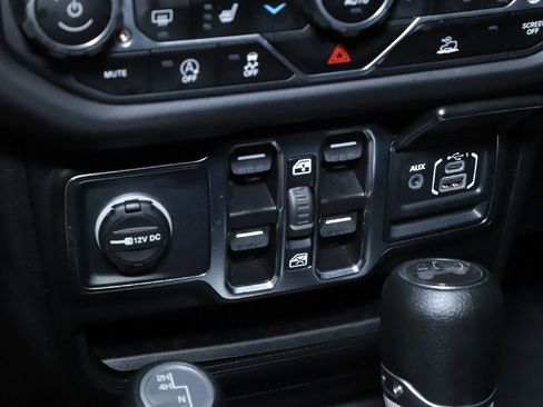 Used 2025 Jeep Wrangler Unlimited Sahara AWD/4WD image 26