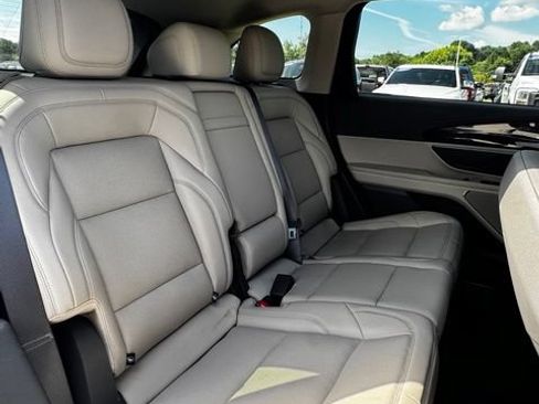 Used 2025 Lincoln Nautilus Premier AWD/4WD image 13