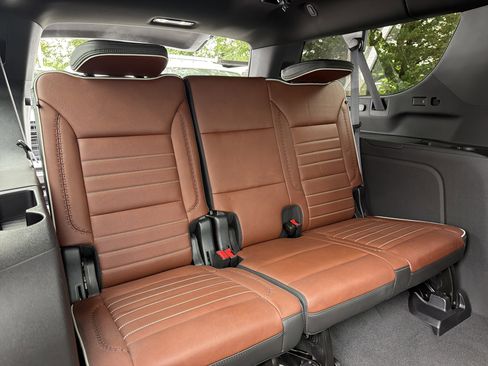 Used 2024 GMC Yukon XL Denali Ultimate AWD/4WD image 33