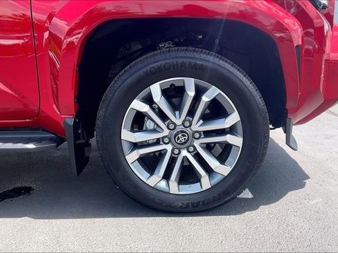 Used 2025 Toyota 4Runner Limited AWD/4WD image 9