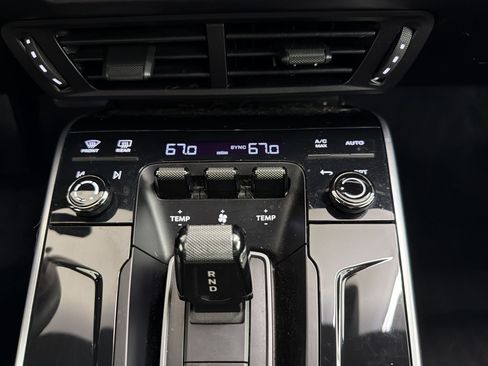Certified 2025 Porsche 911 Carrera RWD image 31
