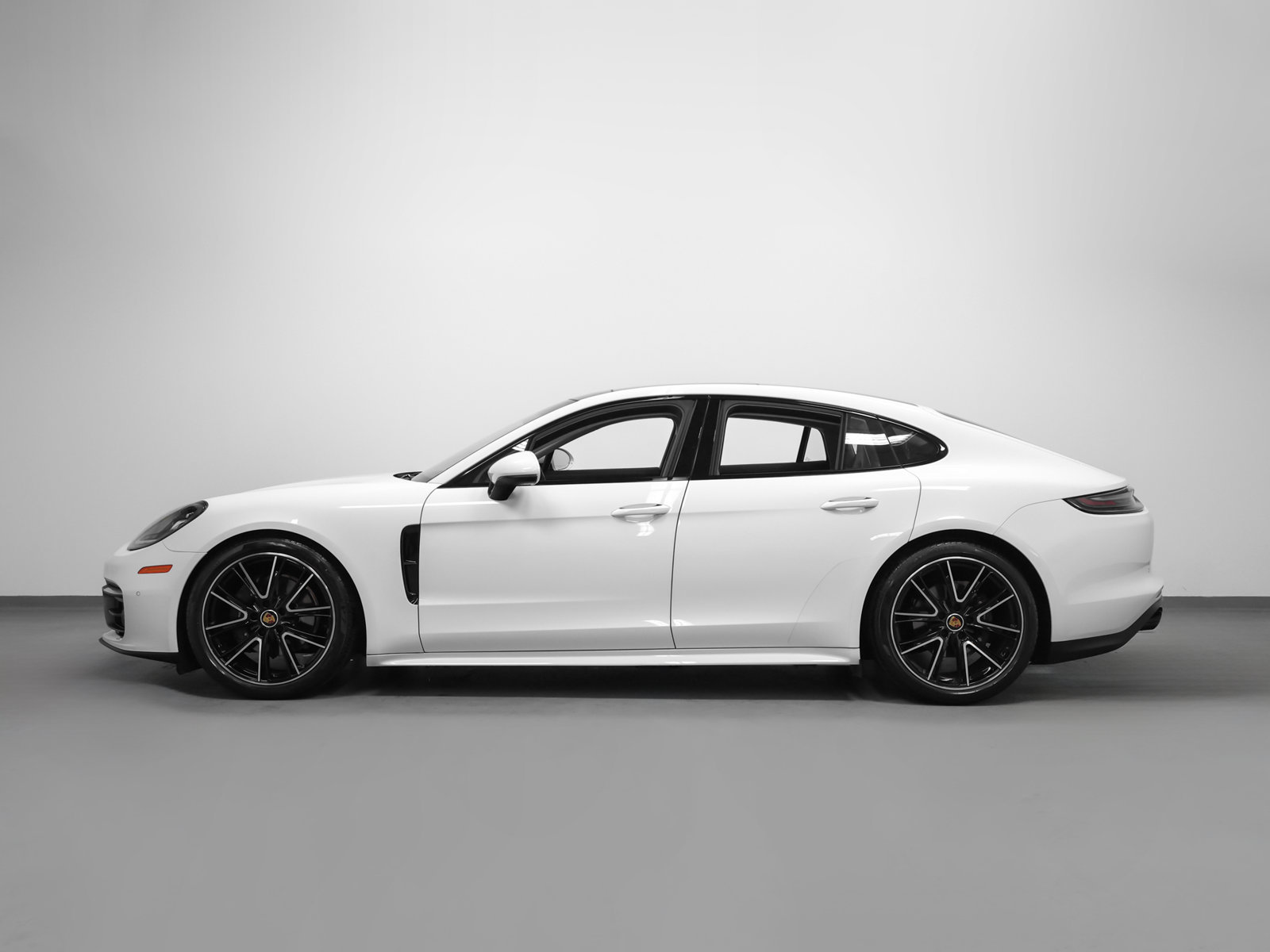 Certified 2023 Porsche Panamera Platinum Edition RWD image 2