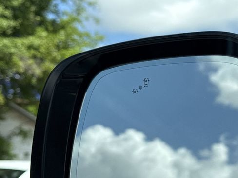 Used 2024 Nissan Armada Platinum w/ Captain's Chairs Package image 19