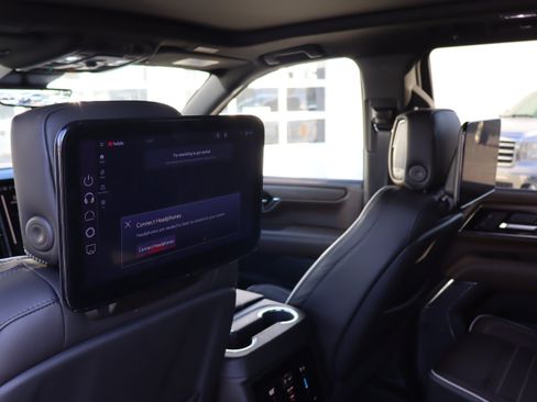 Used 2025 GMC Yukon Denali Ultimate AWD/4WD image 14