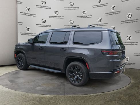 Used 2023 Jeep Wagoneer Series II AWD/4WD image 3