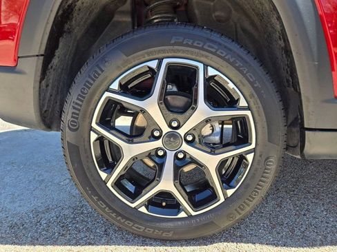 Used 2025 Jeep Compass Limited image 32