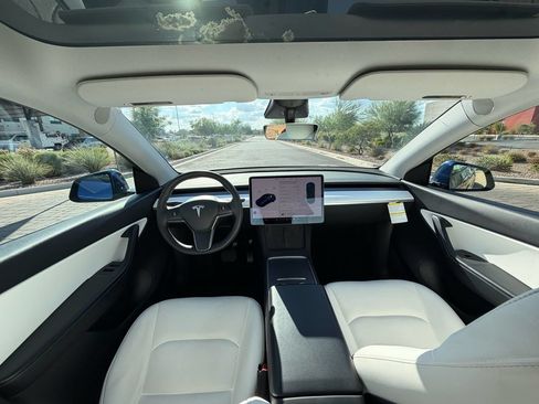 Used 2021 Tesla Model Y Long Range AWD/4WD image 11