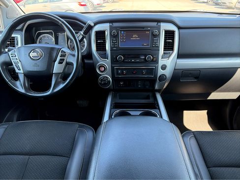 Used 2017 Nissan Titan PRO-4X image 4
