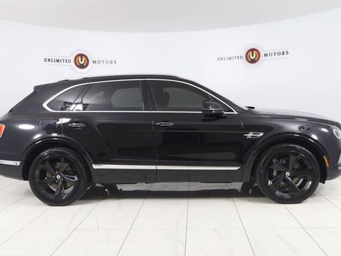 Used 2018 Bentley Bentayga image 2