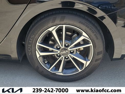 Certified 2023 Kia Forte LXS FWD image 8
