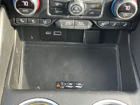 Used 2022 Chevrolet Suburban Premier w/ Premium Package image 36