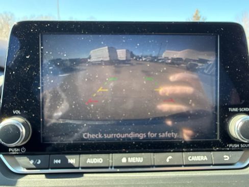 Used 2023 Nissan Rogue SV image 12