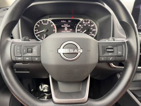 Used 2025 Nissan Rogue S image 11