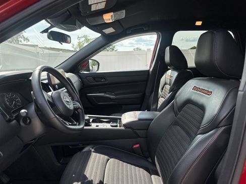 Used 2024 Nissan Pathfinder Rock Creek AWD/4WD image 10