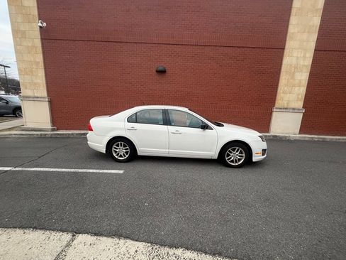 Used 2011 Ford Fusion S image 2