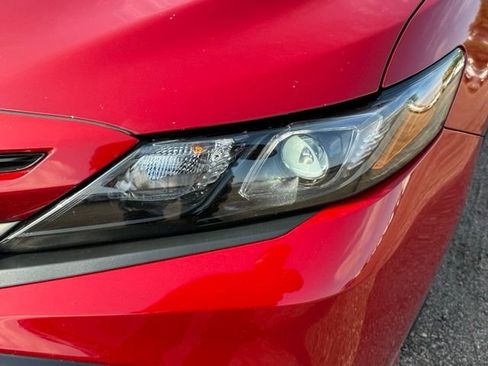Used 2021 Toyota Camry SE FWD image 9