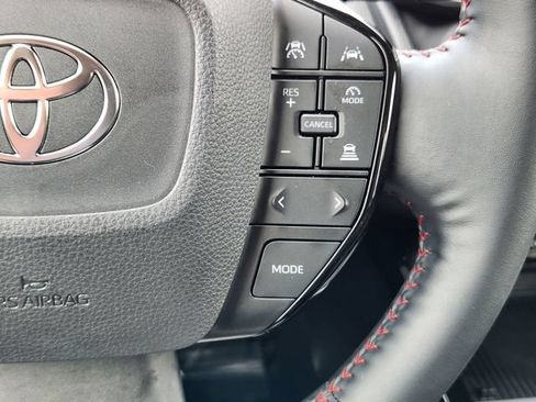 Used 2025 Toyota Prius Plug-In Hybrid FWD image 30