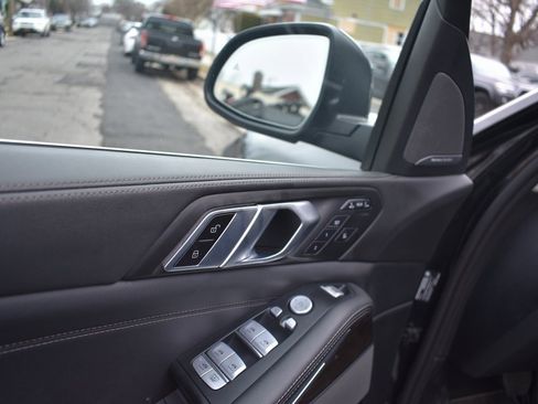 Used 2025 BMW X7 xDrive40i w/ Premium Package image 13