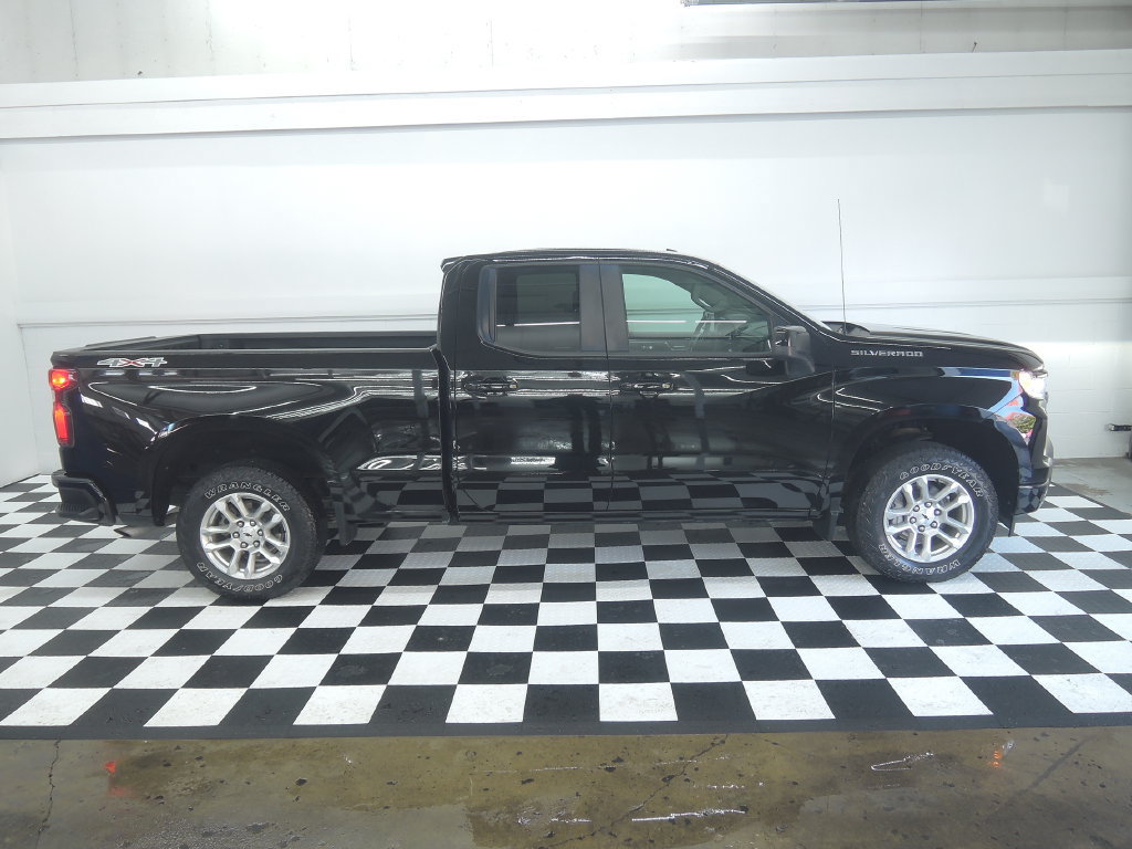 Used 2023 Chevrolet Silverado 1500 RST w/ Convenience Package II AWD/4WD image 2