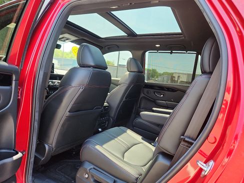 Used 2025 Honda Pilot TrailSport image 10