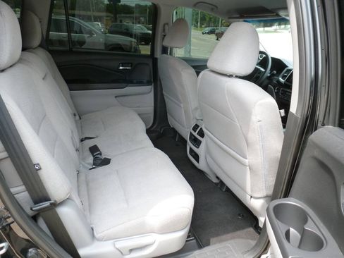 Used 2018 Honda Pilot EX image 12