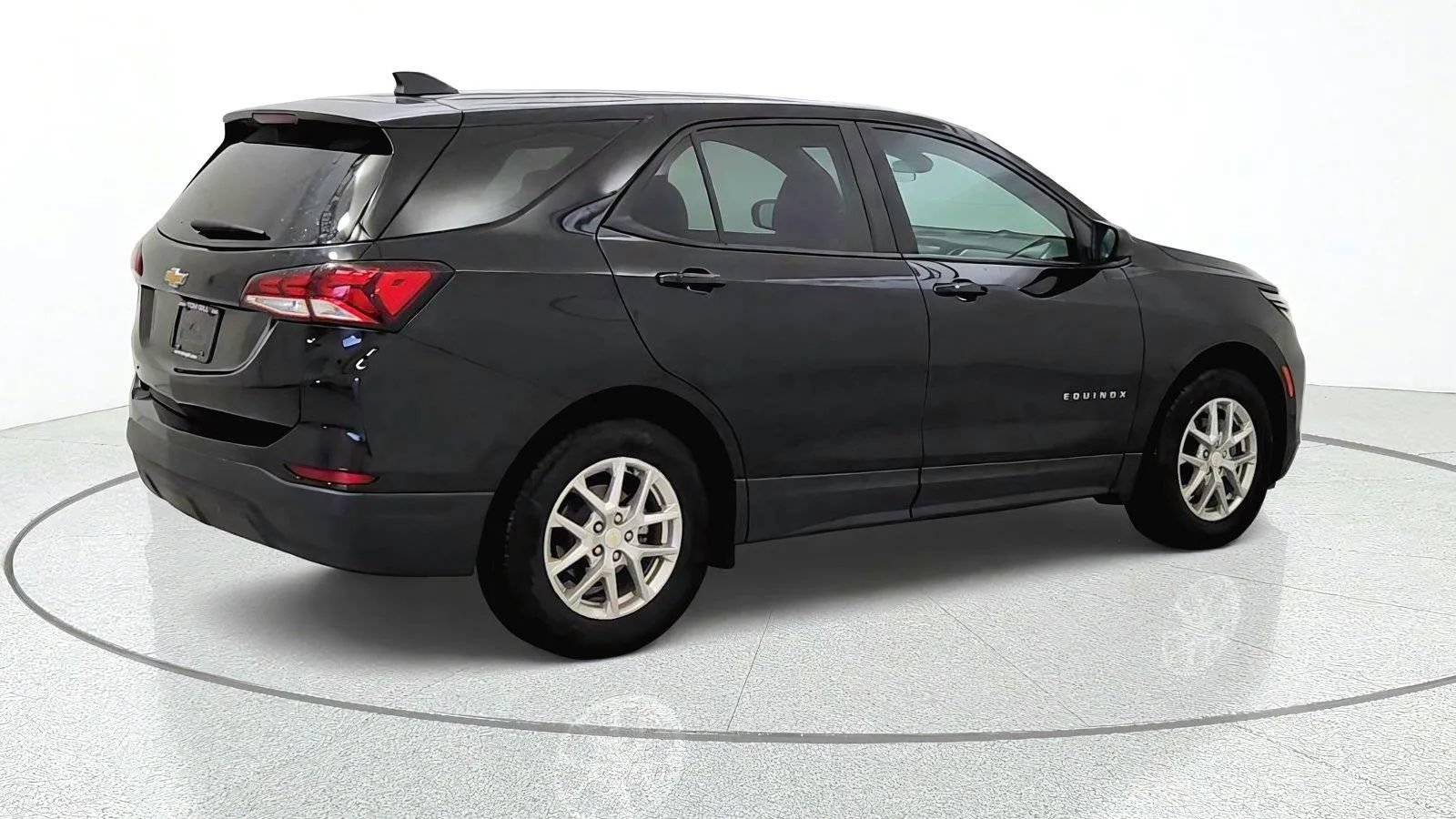 Used 2023 Chevrolet Equinox LS w/ LS Convenience Package FWD image 9