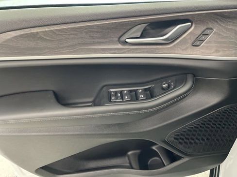 New 2025 Jeep Grand Cherokee L Limited w/ Black Appearance Package image 21