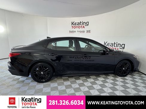 Certified 2025 Toyota Camry SE FWD image 5