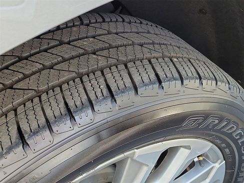 Used 2022 GMC Yukon XL Denali w/ Denali Premium Package image 28