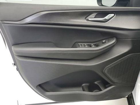 Used 2025 Jeep Grand Cherokee Laredo X RWD image 20