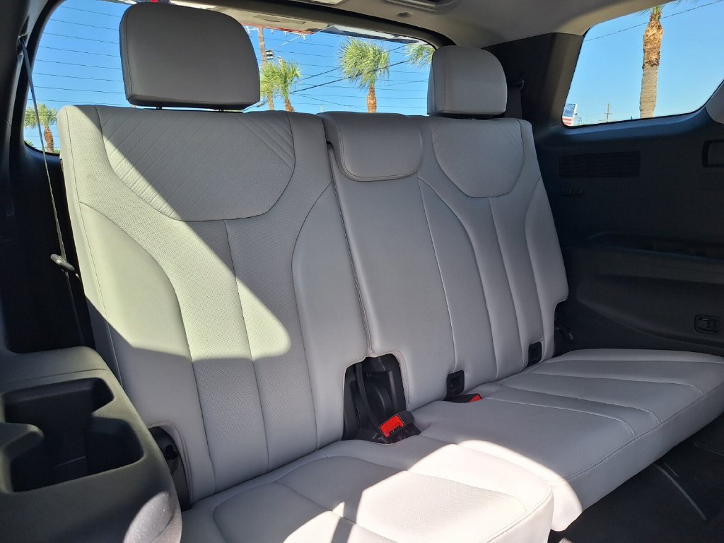 Used 2025 Hyundai Palisade SEL FWD image 32