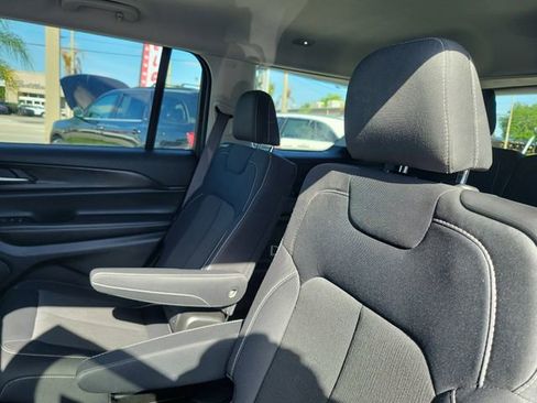 Used 2023 Jeep Grand Cherokee L Laredo RWD image 13