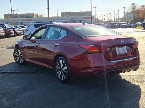 Used 2022 Nissan Altima 2.5 SV w/ SV Premium Package image 16