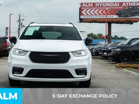 Used 2024 Chrysler Pacifica Limited w/ S Appearance Package image 4