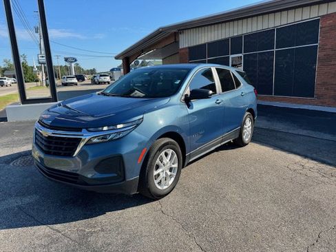Used 2024 Chevrolet Equinox LS w/ Driver Confidence II Package FWD image 2