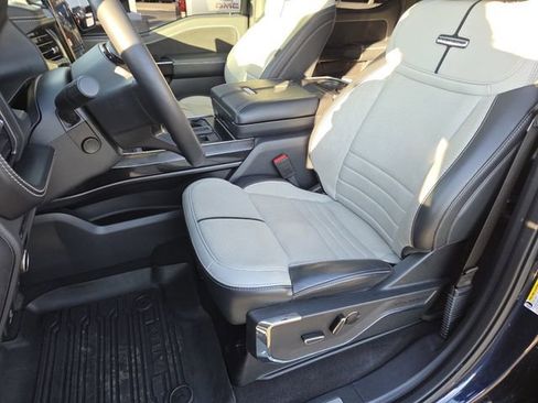 Used 2023 Ford F150 Lightning Platinum image 39