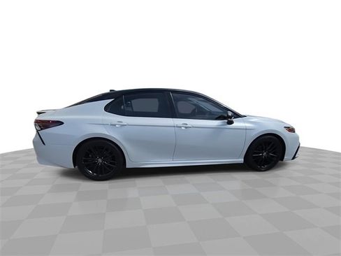 Used 2021 Toyota Camry XSE image 9