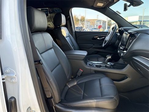 Used 2023 Chevrolet Traverse RS image 30