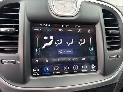 Used 2020 Chrysler 300 Limited image 27