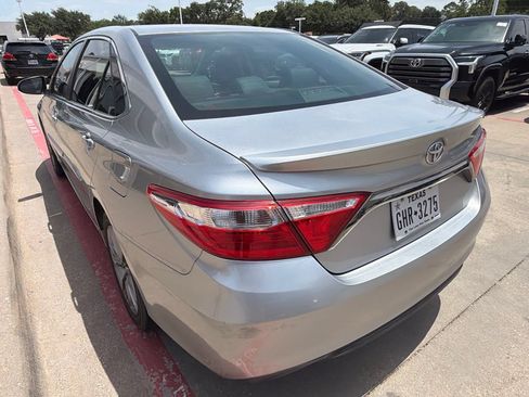 Used 2015 Toyota Camry SE FWD image 7