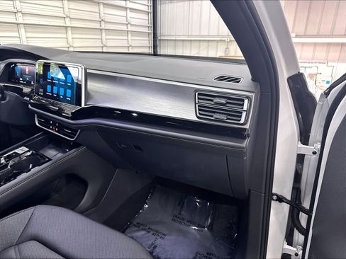 Used 2024 Volkswagen Atlas Cross Sport SE w/ Panoramic Sunroof Package FWD image 28