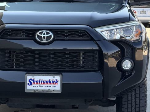 Used 2015 Toyota 4Runner SR5 AWD/4WD image 8