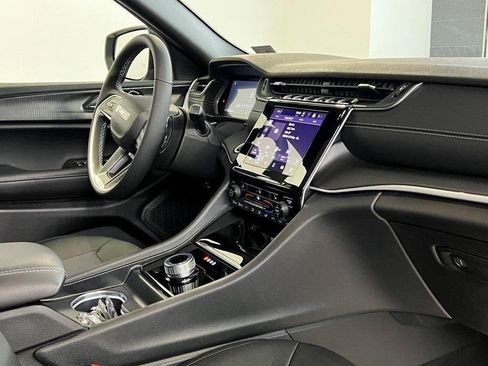 New 2025 Jeep Grand Cherokee L Laredo w/ Luxury Tech Group I image 7