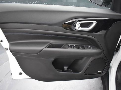 New 2026 Jeep Compass Latitude w/ Sun and Sound Group image 13