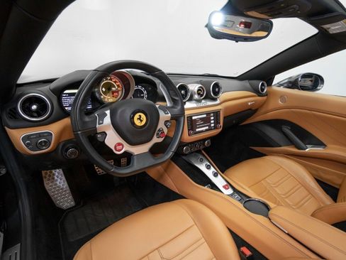 Used 2016 Ferrari California T RWD image 5