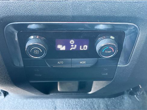 Used 2025 Chevrolet Tahoe LT AWD/4WD image 25