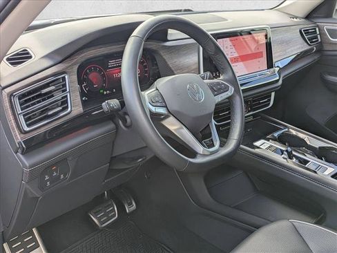 Used 2025 Volkswagen Atlas SEL Premium R-Line image 3