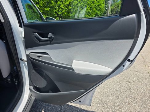 Used 2022 Hyundai Kona SE w/ Cargo Package FWD image 26
